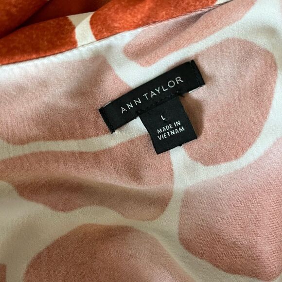 Ann Taylor Giraffe Print Mixed Media
Ruffle Neck Shell, size L - Picture 9 of 9